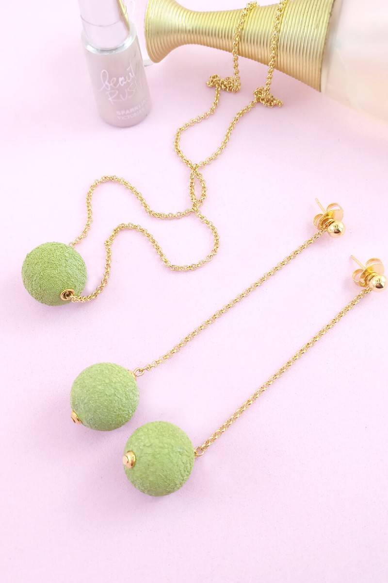 colar comprido bola verde colares verdes online sweet lucy