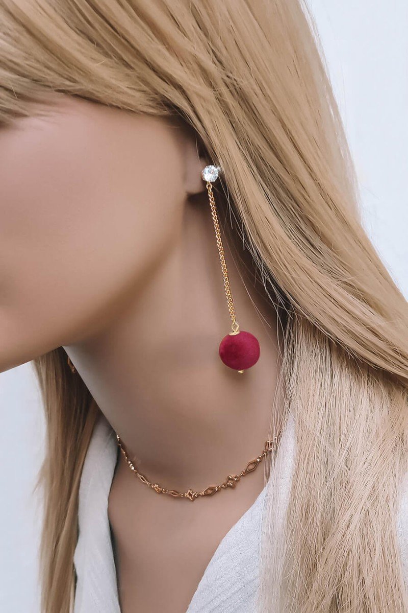 brinco vermelho longo sweet lucy brinco longo dourado com bola brinco dourado com bola